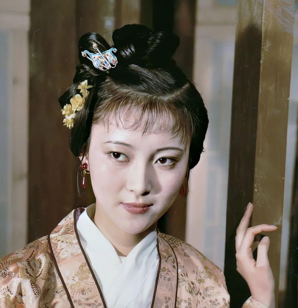 87版红楼梦邢蚰烟零差评的角色扮演者李伊气质很像林黛玉