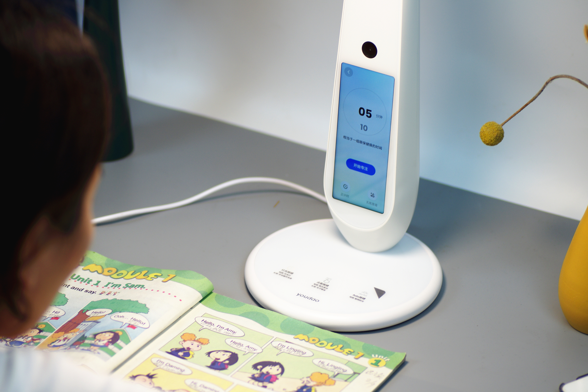 1999元的有道智能学习灯值得入手吗？真实体验分享