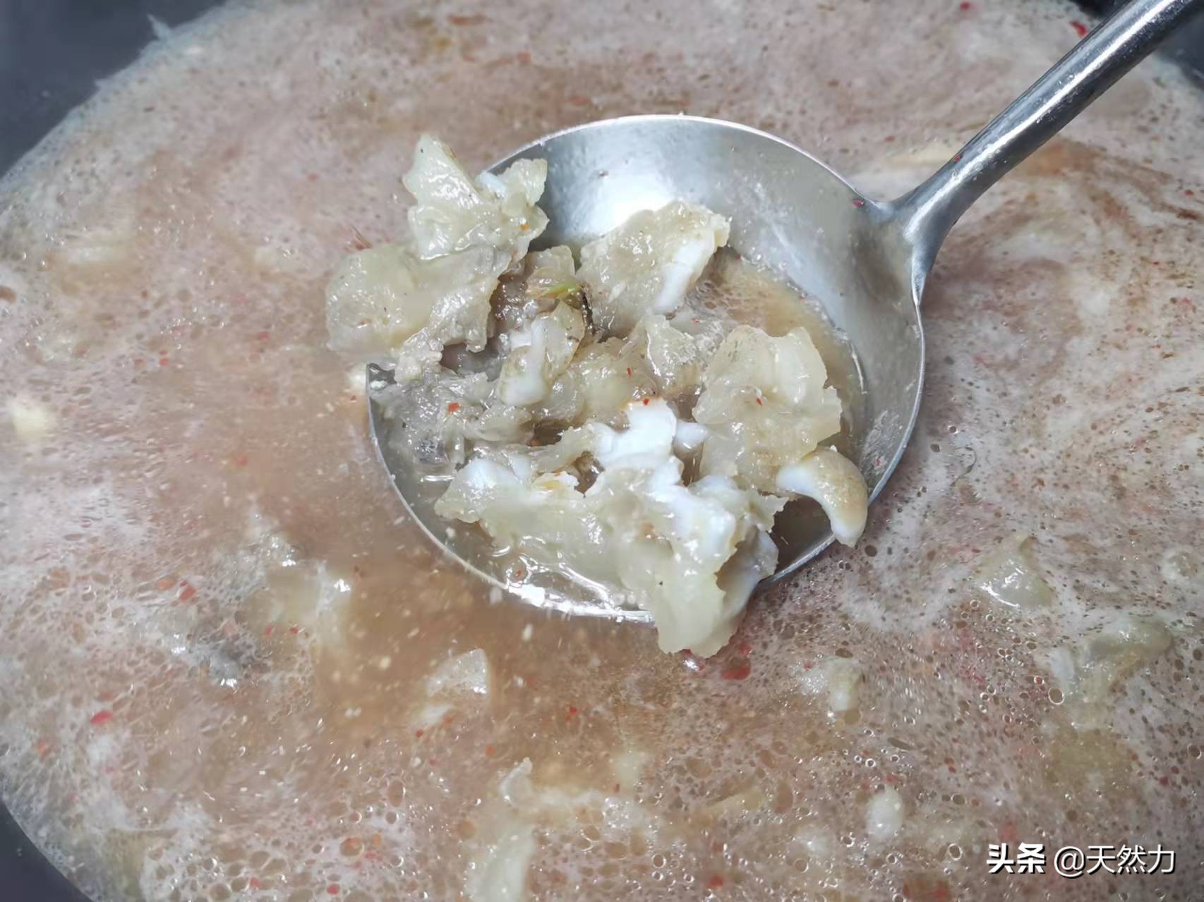 牛蹄筋要怎么做才软烂入味，教你家常做法，一口下去全是胶原蛋白