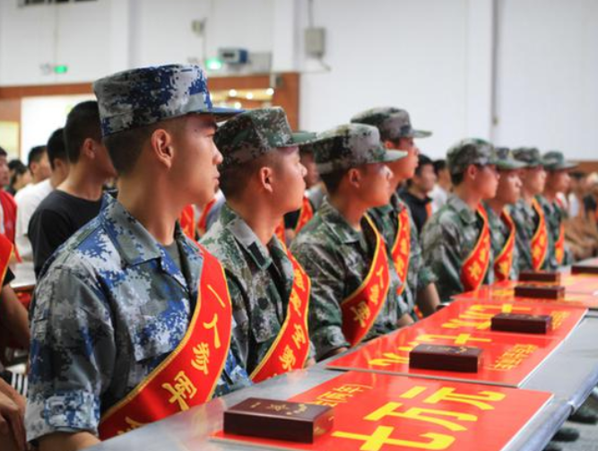 大学生参军入伍两年，退役后能领多少经济补助，学生应心中有数