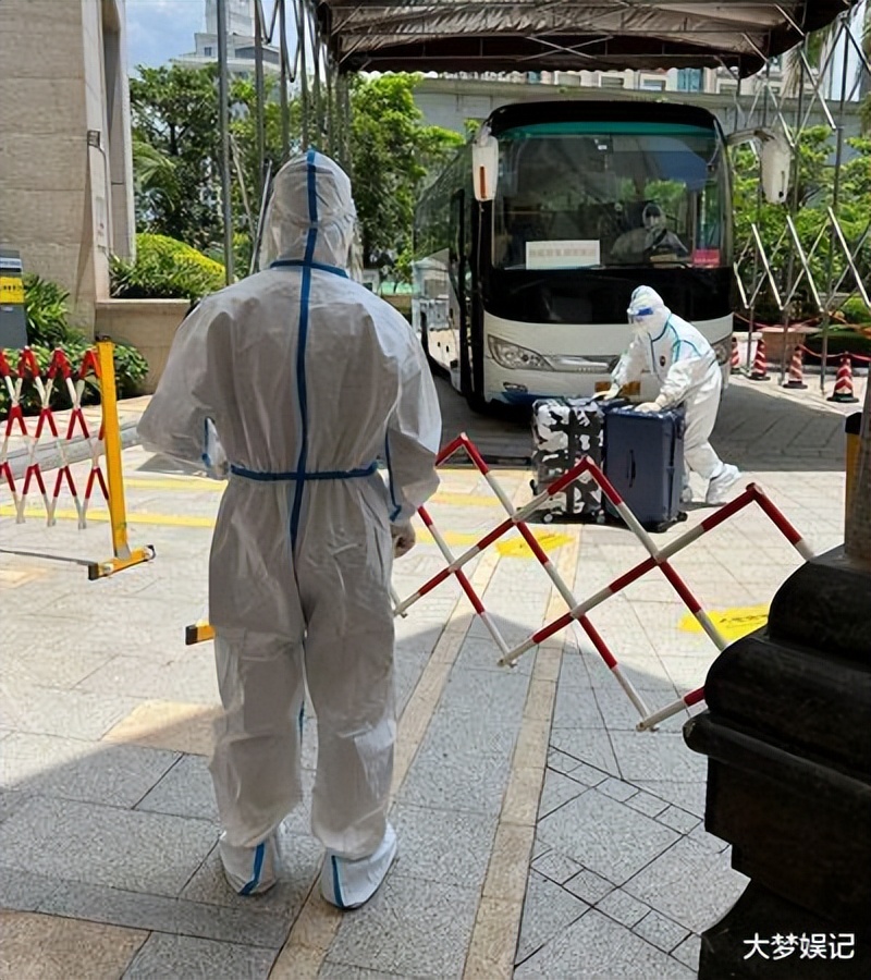 梁静茹“全副武装”飞内地，防疫做好做满：需要大家的加油打气