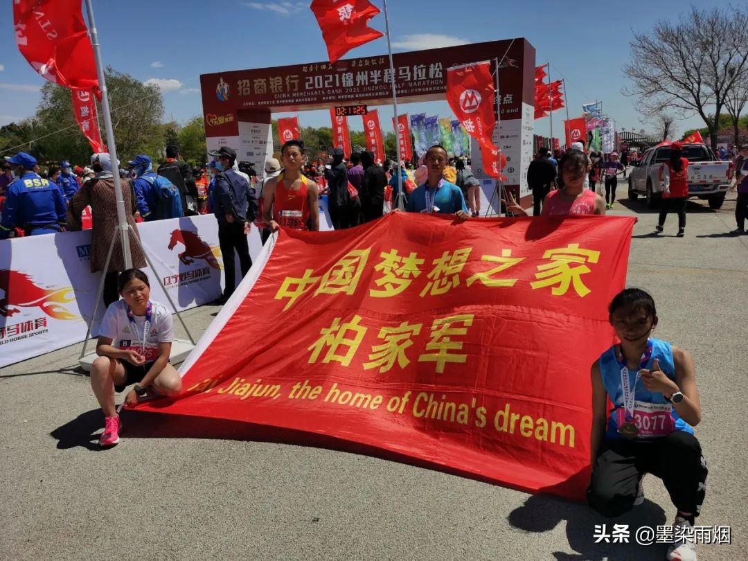 东北体育老师半生未婚，却被120个孩子叫爸爸，媒体跟踪报道12年