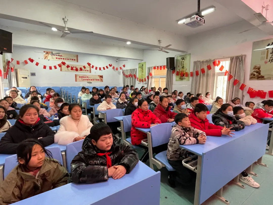 法治进校园 普法助成长