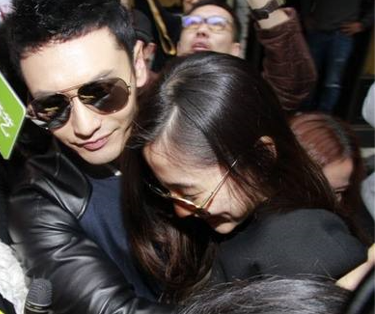 从香港小嫩模,到踢开黄晓明,Angelababy背后的大佬始终深藏不露