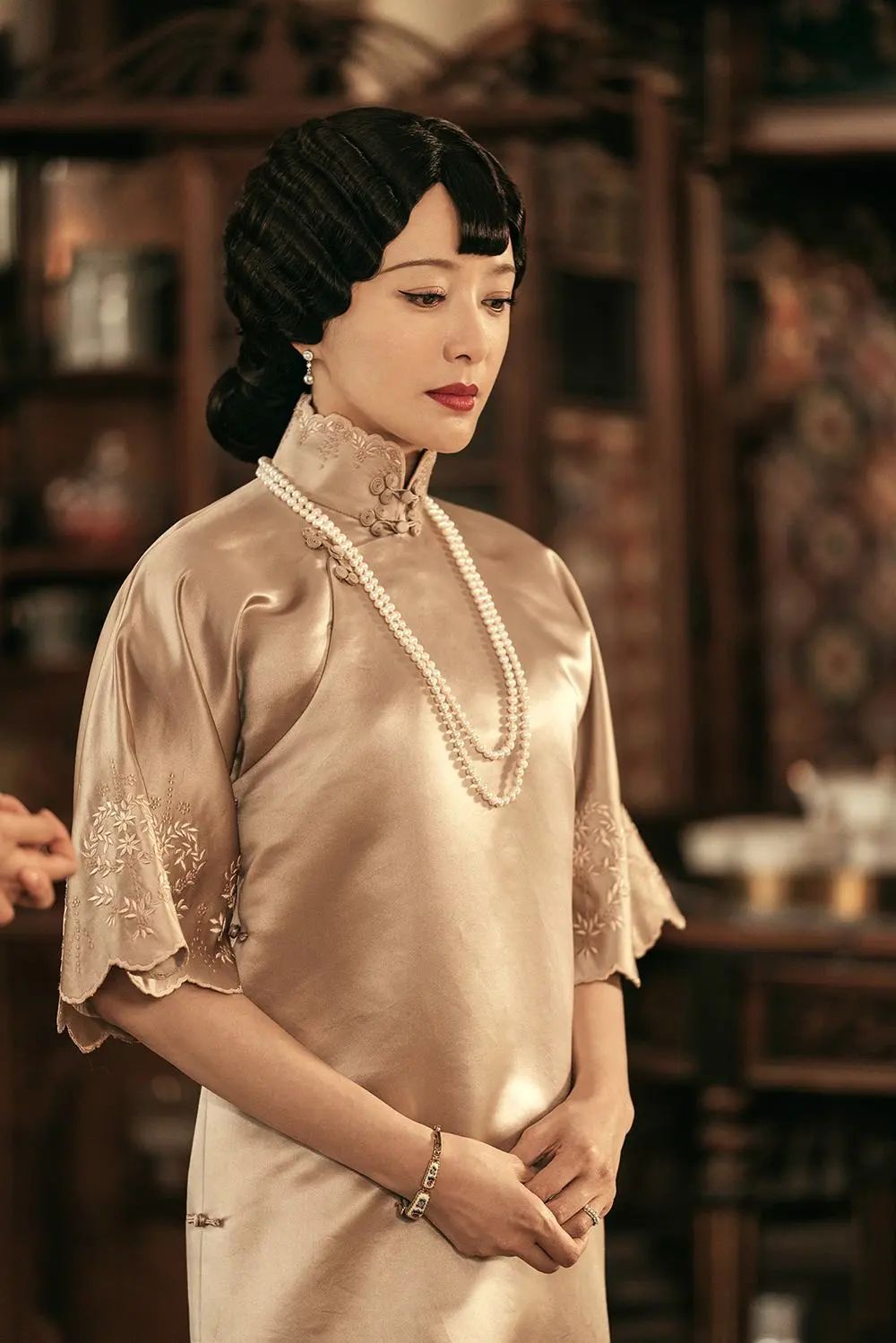 理讨！《传家》打造的民国名媛 Look 该“加鸡腿”还是直接退圈？