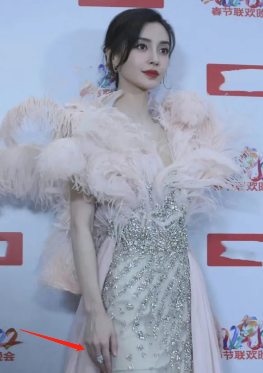 黄晓明、杨颖难逃婚姻七年之痒，离婚细节却展露为人父母的体面