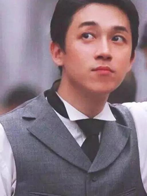 曾经帅到掉渣，如今土里土气胡子邋遢，这7位男星年轻时都是鲜肉