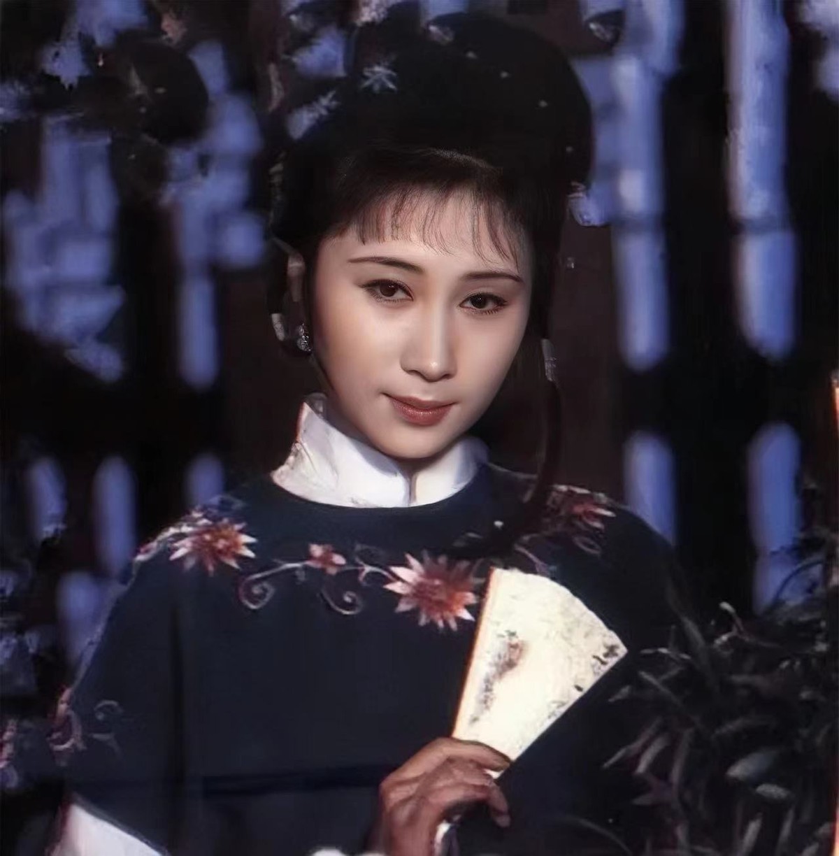 《少林寺》走红后,李连杰成了功夫巨星,牧羊女丁岚去哪里了?