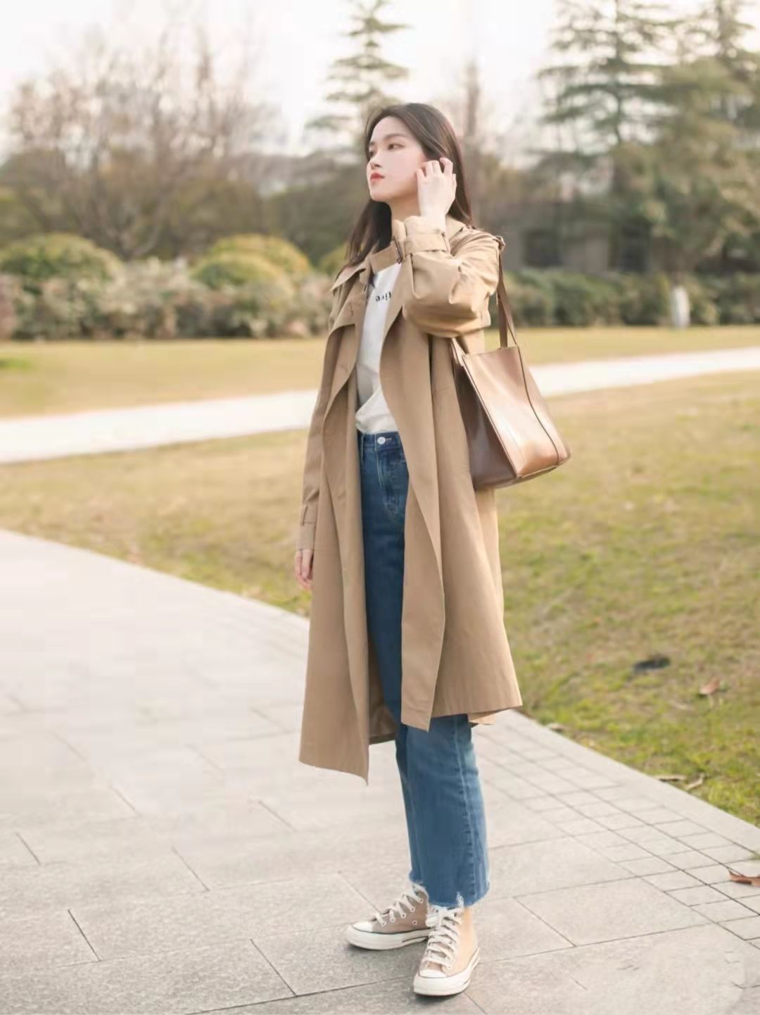 卡其色风衣怎么搭配好看卡其色短款风衣的十个搭配小技巧