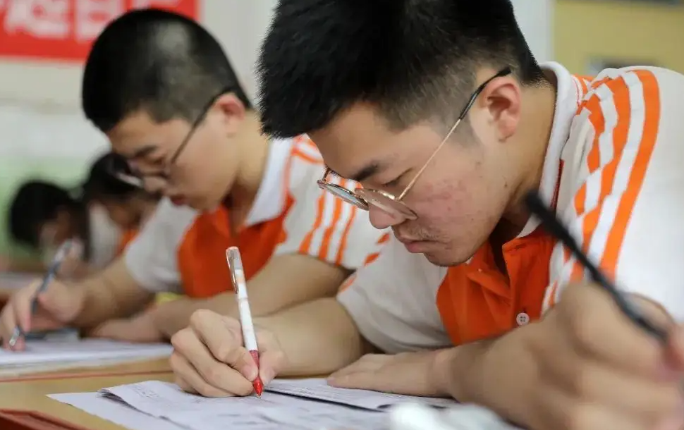 这所985大学太“豪横”，光地铁站就有5个，报考的学生有眼光