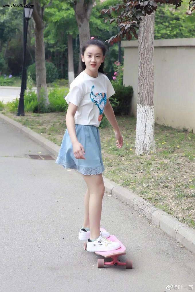 王诗龄狂瘦20斤,美得不像话,明星家的孩子颜值真抗打