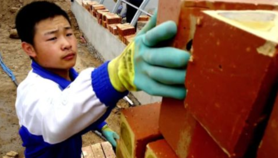 5年前，高考620分，在工地收到录取通知书的甘肃男孩，后来如何？