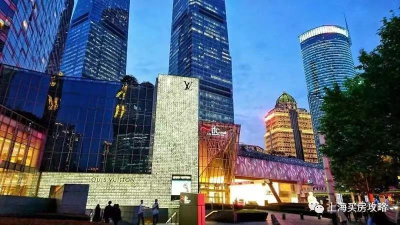 上海前十的商场背后，都是哪些顶流板块？(上海最具潜力的板块)