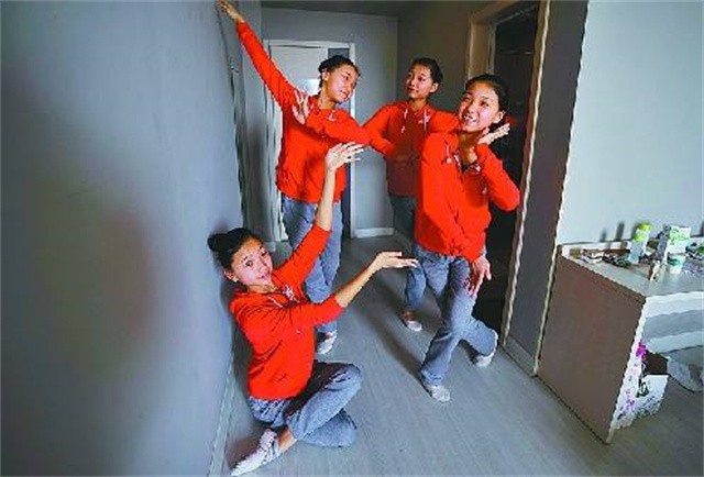 山东四胞胎“冰清玉洁”：12岁离家学艺，上同所大学还住一间宿舍