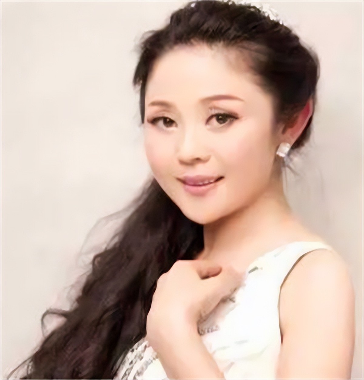 前央视主持患癌后，痛心反问：现在还有多少人过着我从前的生活