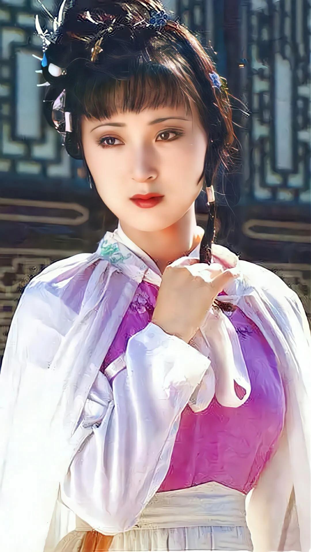 陈晓旭的林黛玉太美太经典了，她的一颦一笑，都已成为无法超越