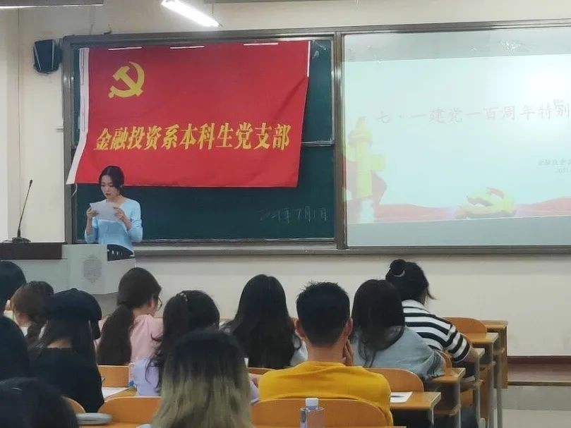 保研985！四川“高颜值”女学霸火了：3年稳坐年级第一，拿全国一等奖！