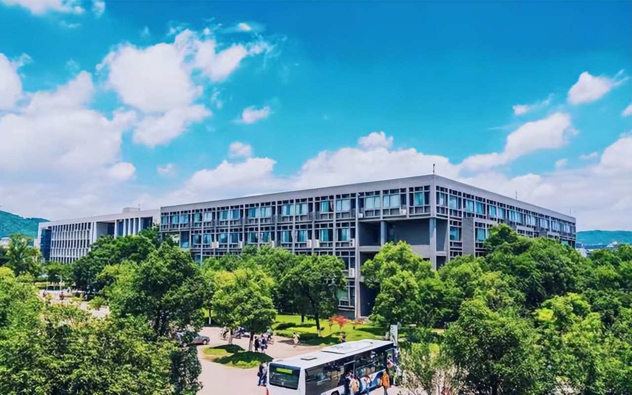 2022年高校综合实力最新排名，浙大位列第三，哈工大进步明显