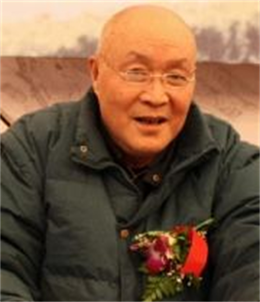 一学生家境困难登报后惊动中央，人民大会堂设宴3桌，宴请他全家