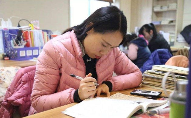 教师工资有新变化，或将实行绩效工资新方案，教师们喜忧参半