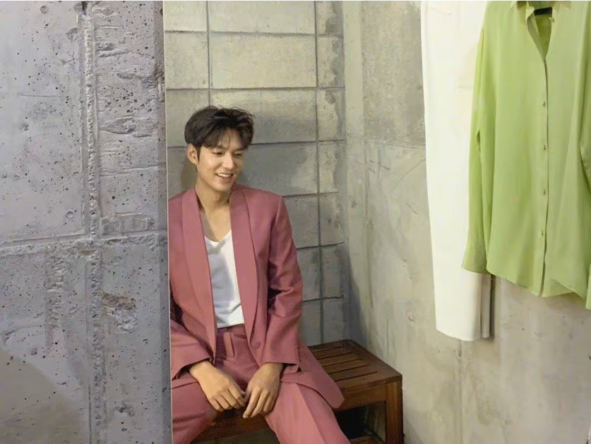 上央视春晚，霸屏韩网热搜，韩国艺人李敏镐，真不简单