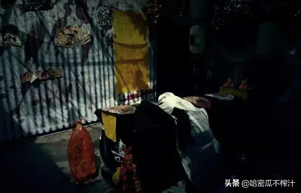 她是中国三大女高音之一的马梅老师，曾与世界三大男高音同台飙歌