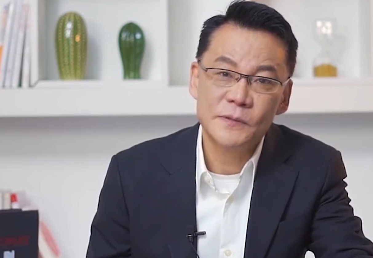 电商狂人到网红庆子，商业大佬真的越活越回去了吗？