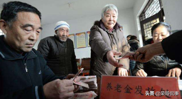 按最低標準交15年社保，退休后夠生活嗎？不同地區是關鍵