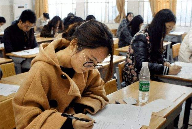 “编制”新变化，三大岗位摇身一变成“合同工”，教师也在其中？