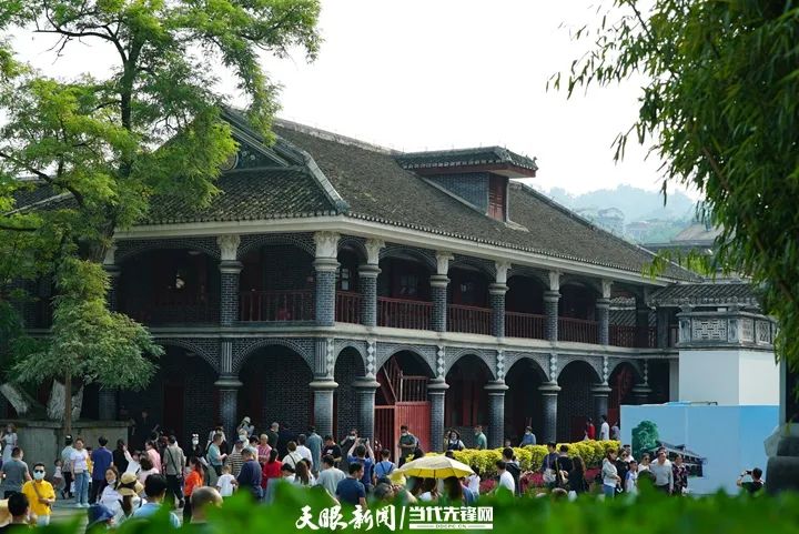 《贵州日报》刊登乾兴平文章