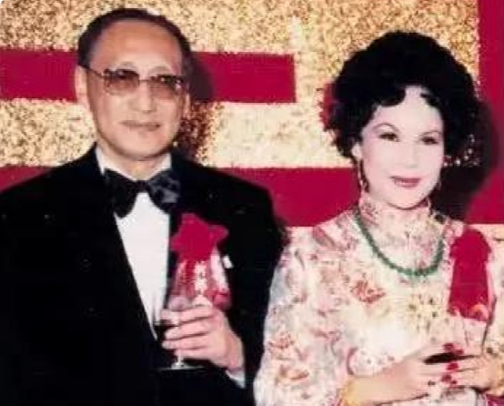 “畸形脸、电风扇脸”，10位整容过度的女星，有人直接命丧手术台