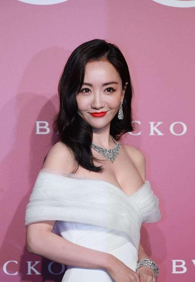 圆脸才是东方美，看看这8位"婴儿肥"的女星，个个珠圆玉润