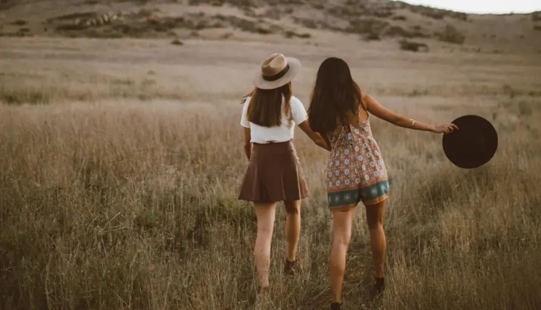 我比发小混得好，但妈妈让我一定要低调...职场人情世故也一样