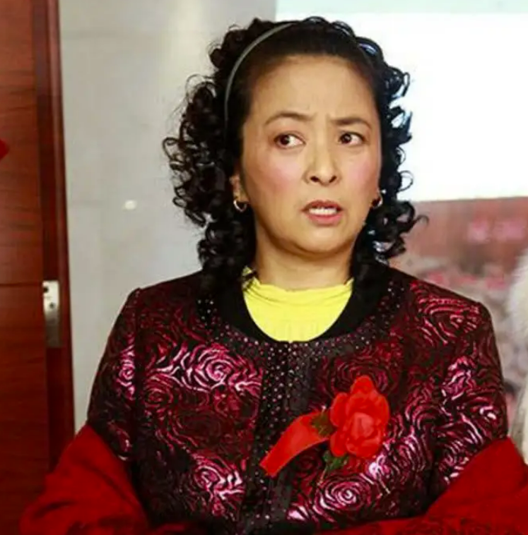 挂历女神殷亭茹：爆红后退圈，中年丧夫，晚年又病死他乡令人唏嘘