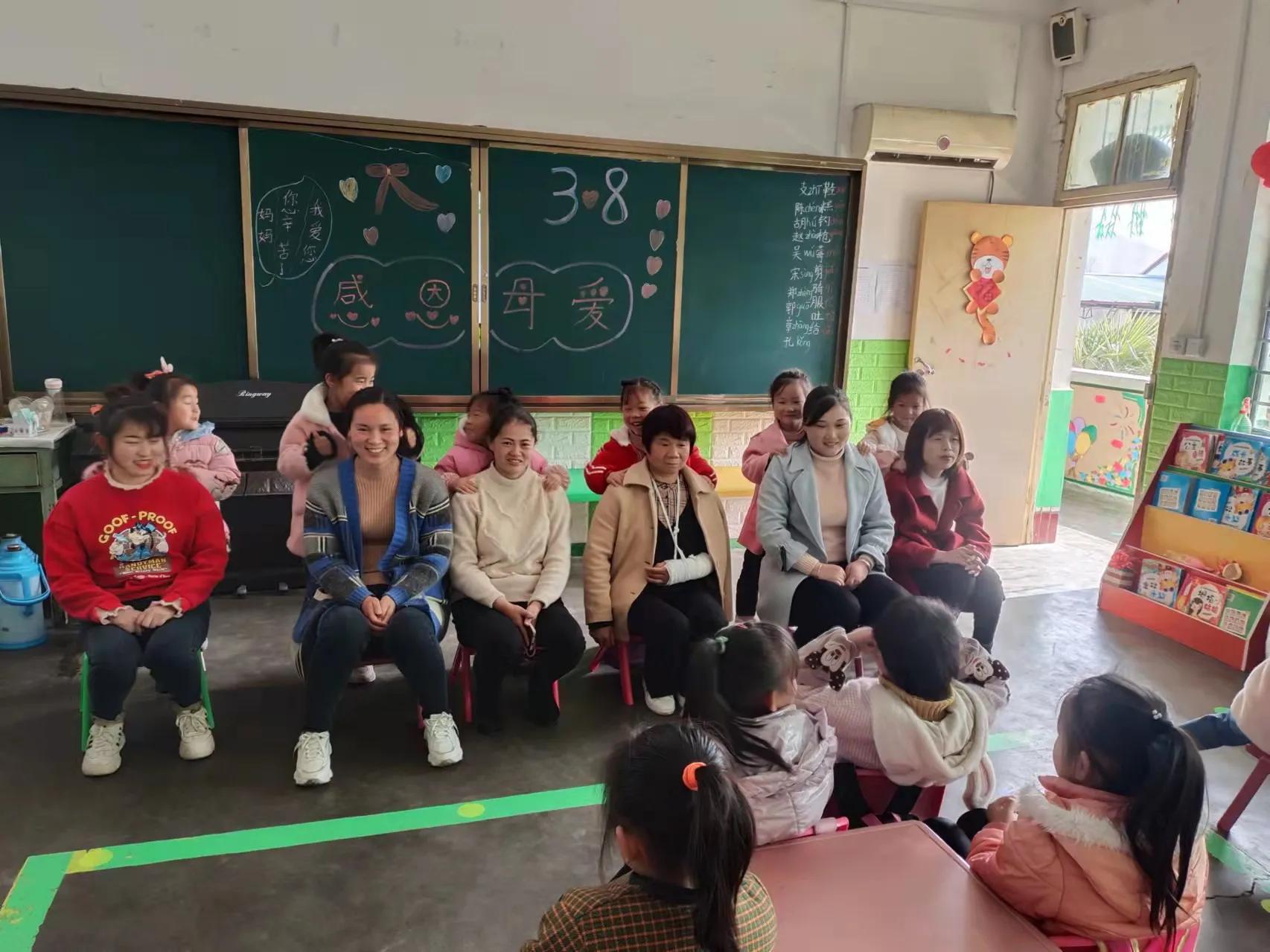 淅川县西簧乡中心幼儿园开展庆“三八”妇女节系列活动