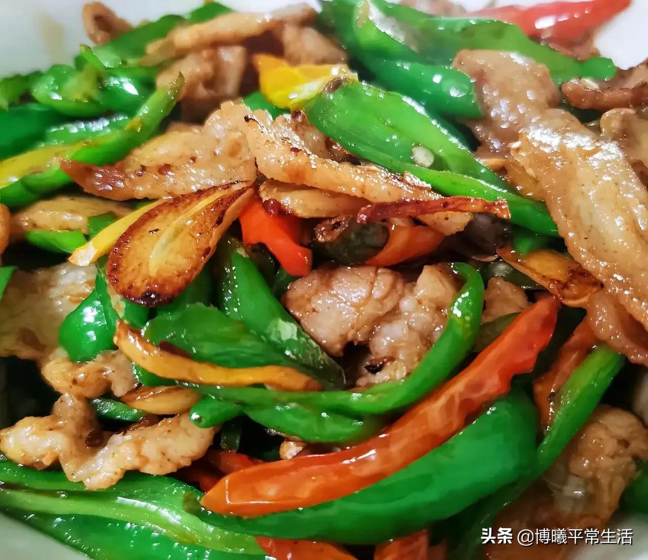 四川美女从上海回老家当会计，晒出午餐伙食走红，发小：想回来