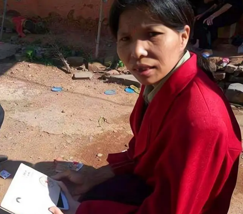 人大学霸伍继红：失业、嫁光棍、生6娃、成低保户，谁毁了她？