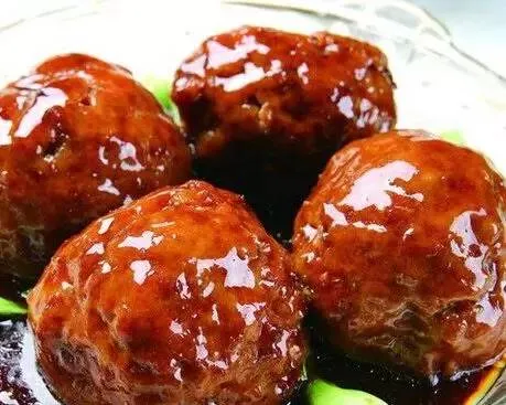 抗日战争时期，昆明清华文科研究所有一年过春节，闻一多先生、朱自清先生都在