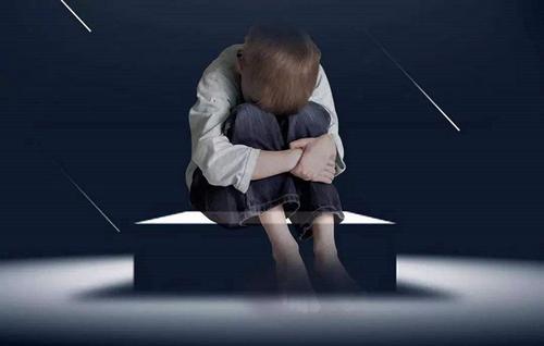 性格孤僻的人怎么改善？孤僻的性格有哪些表现？