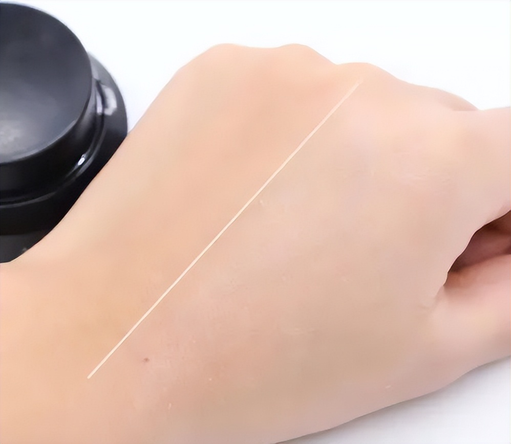 為什么上完粉底液以后，鼻子上有很多白點(diǎn)點(diǎn)？