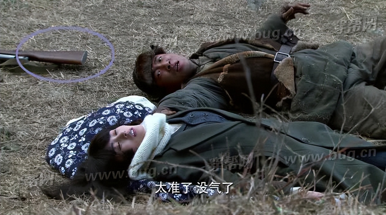 从心所欲的影视穿帮，球鞋露脸，枪抢C位，更过分就是包包