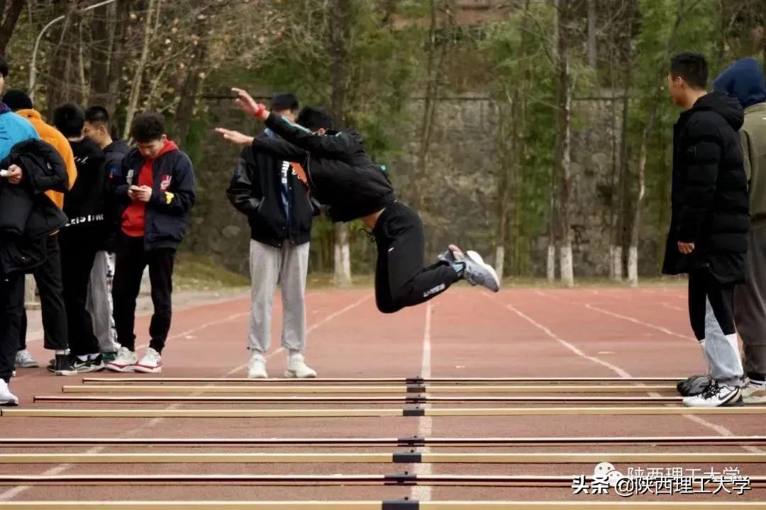 运动场上那些事儿丨直击体测现场，领略青春风姿