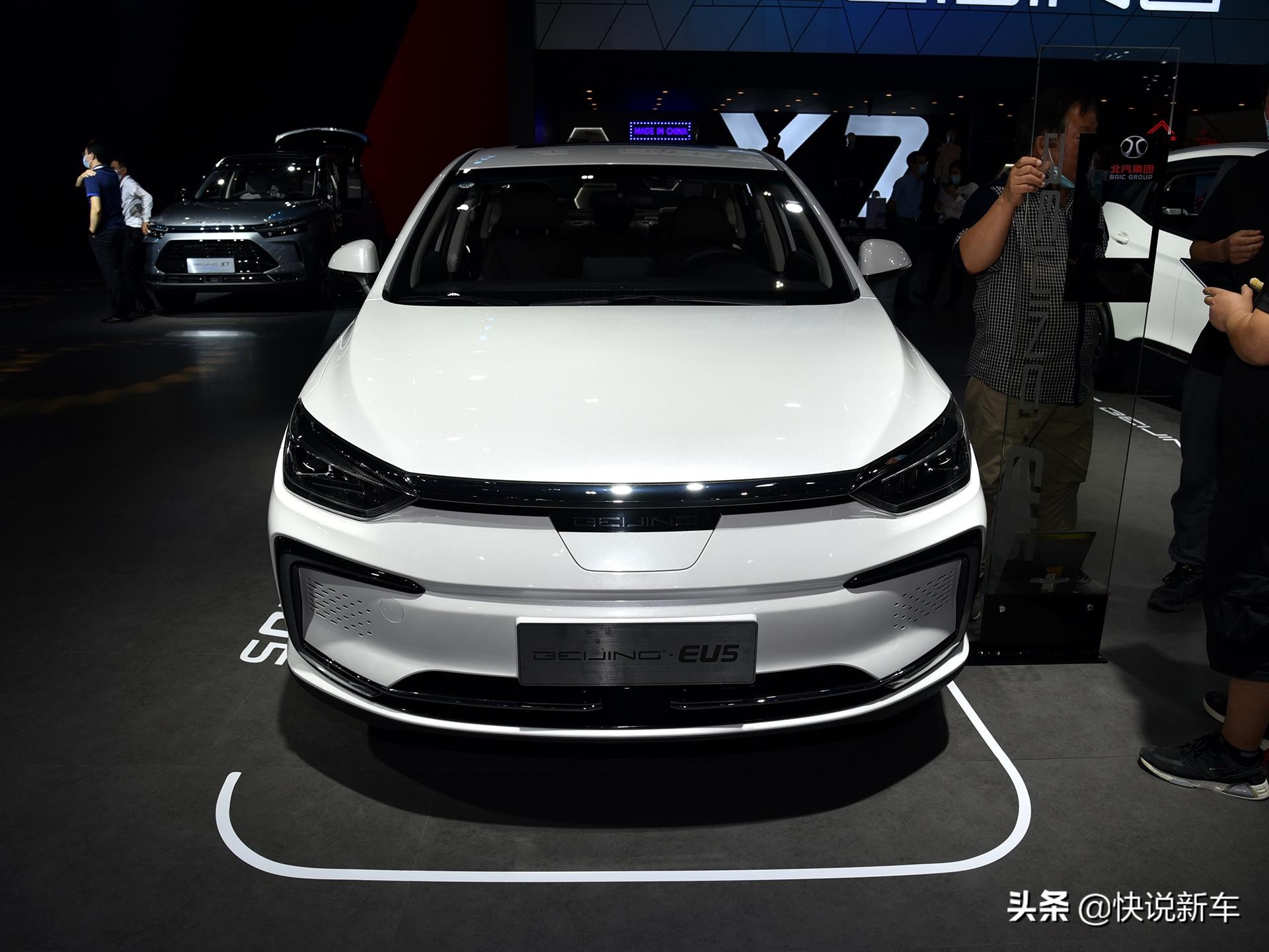 续航达到416km，纯电绿牌，内饰淡雅，实拍北京EU5