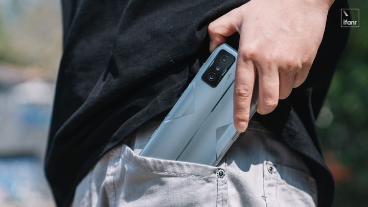 Redmi K50 电竞版首发体验：3299 元起售，能否焊上游戏手机的大门？