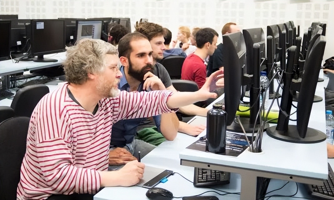 英国王牌级创意学院，原来这些好莱坞大片和设计名作出自他们之手