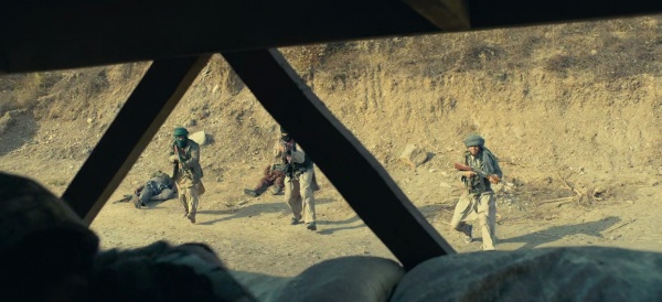 美军基地建在山谷，塔利班居高临下美军死伤惨重《前哨》武器介绍