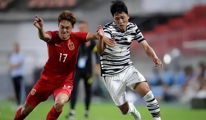 中国足球队跟韩国足球什么时候比赛(CCTV5直播！中国男足PK日本：1-0=24年首胜，扬科维奇战术有变)