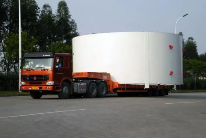 上千吨的“巨无霸”货物，大件运输车是如何配送的？