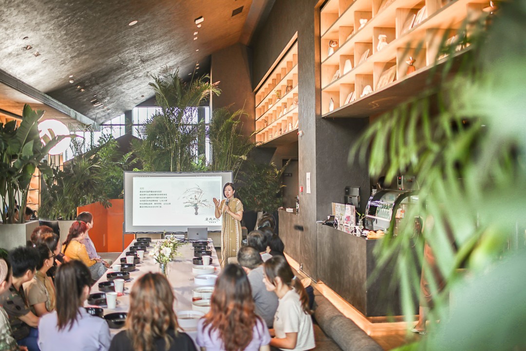 康成女院签约落地阿朵中信书店，为更丰盈的人生而来