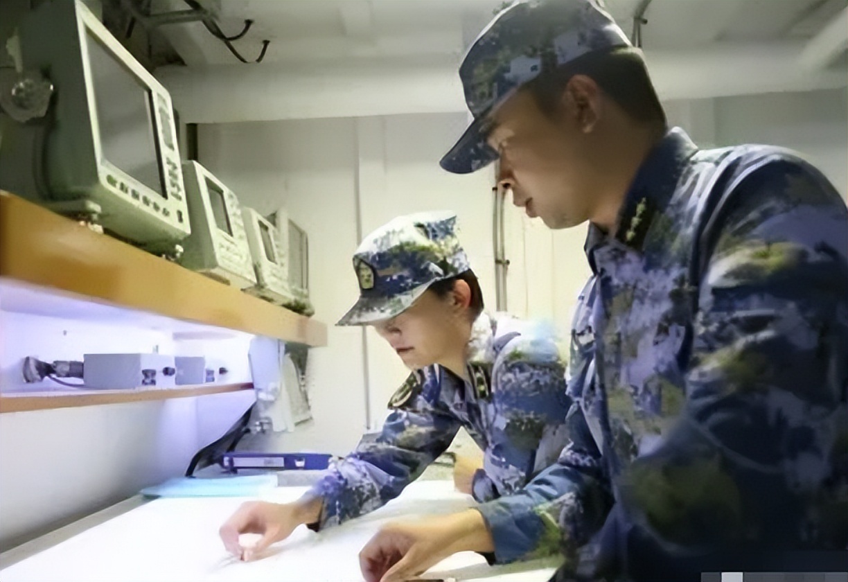 中山大学女博士韦慧晓，放弃年薪百万的职位，成为海军首位女舰长